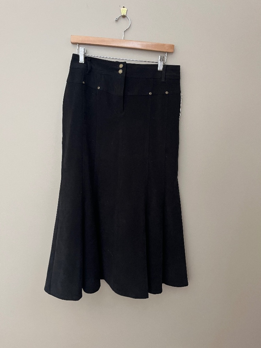 Lovely, nwt, black faux suede midi skirt with 2 back pockets. Size 6
